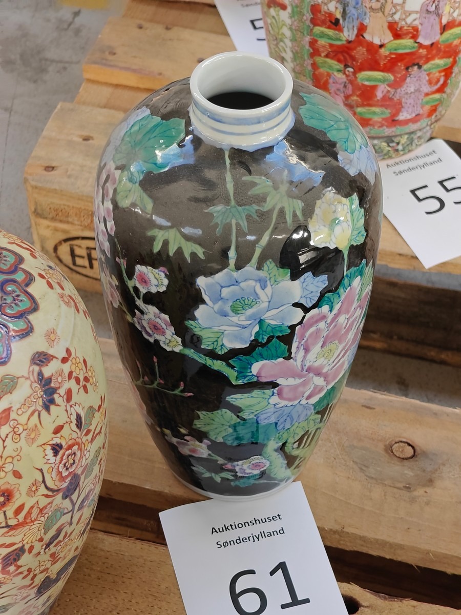 Kinesisk vase. Håndmalet. 