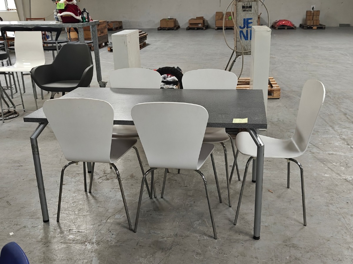 2 Spise-/mødeborde m/5 skalstole. 