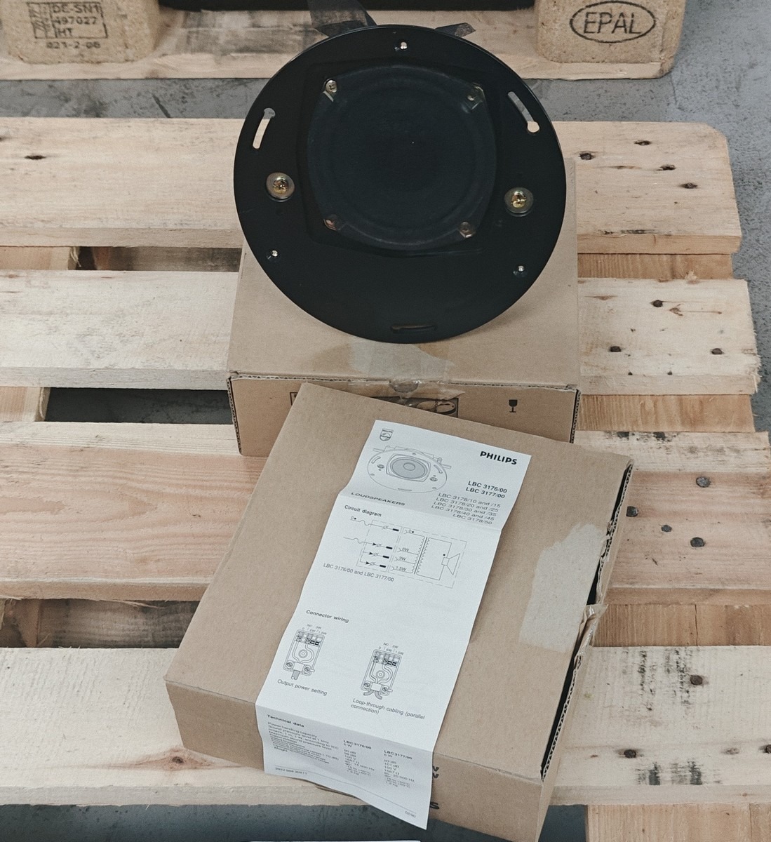 2 stk Indbygningshøjttalere. 