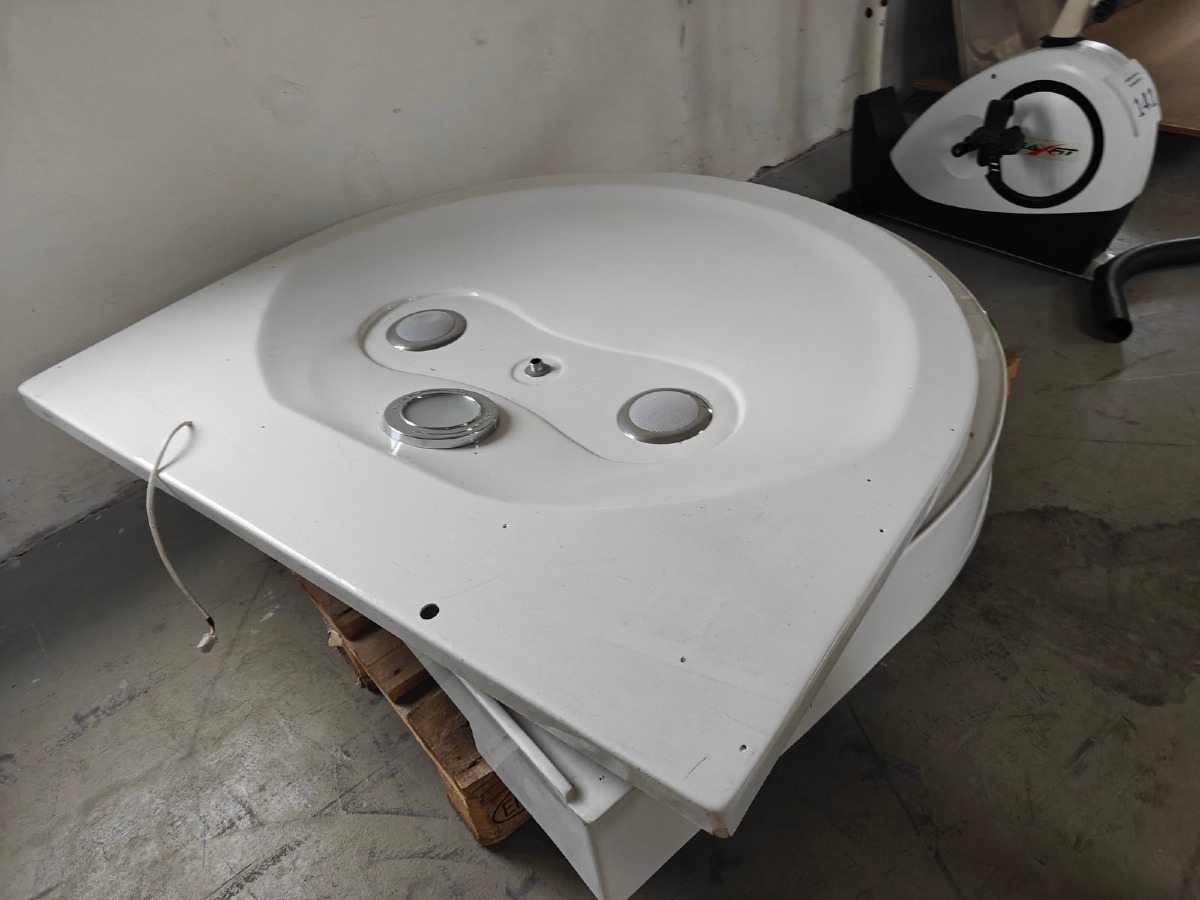 Top- og bundstykke til brusekabine. 