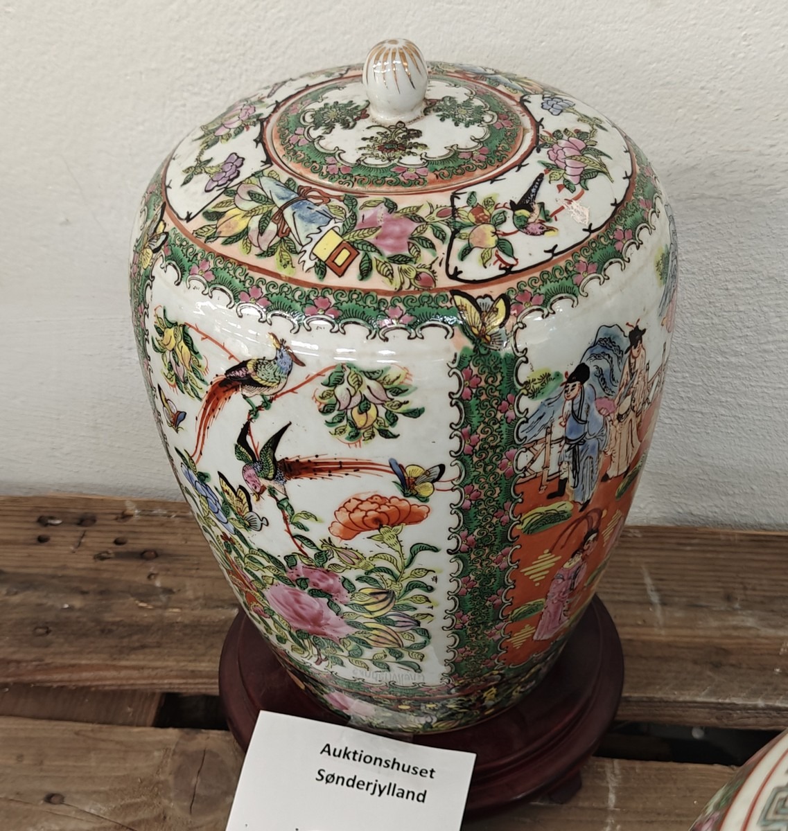 Kinesisk krukke m/låg incl opsats. Håndmalet. 