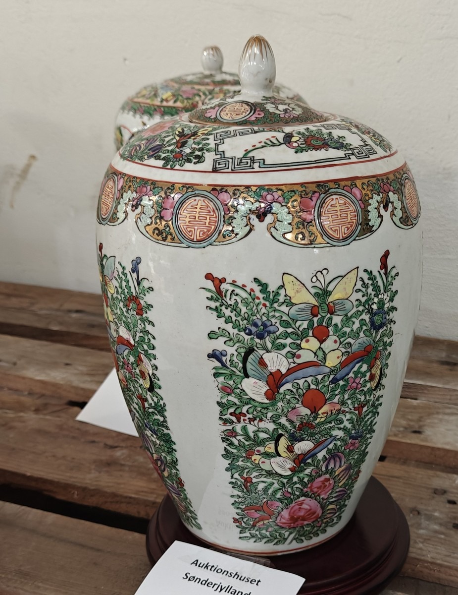 Kinesisk krukke m/låg incl opsats. 
