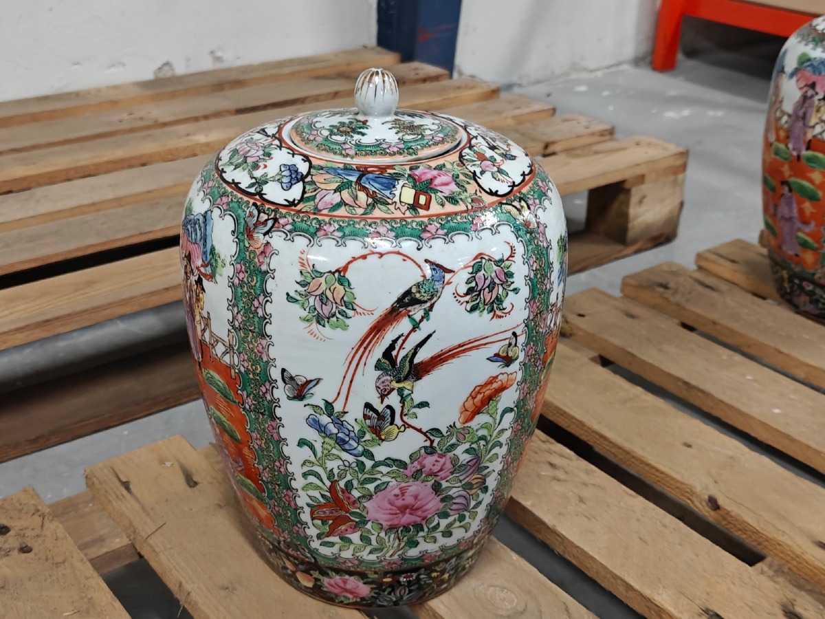 Kinesisk krukke m/låg. Håndmalet. 