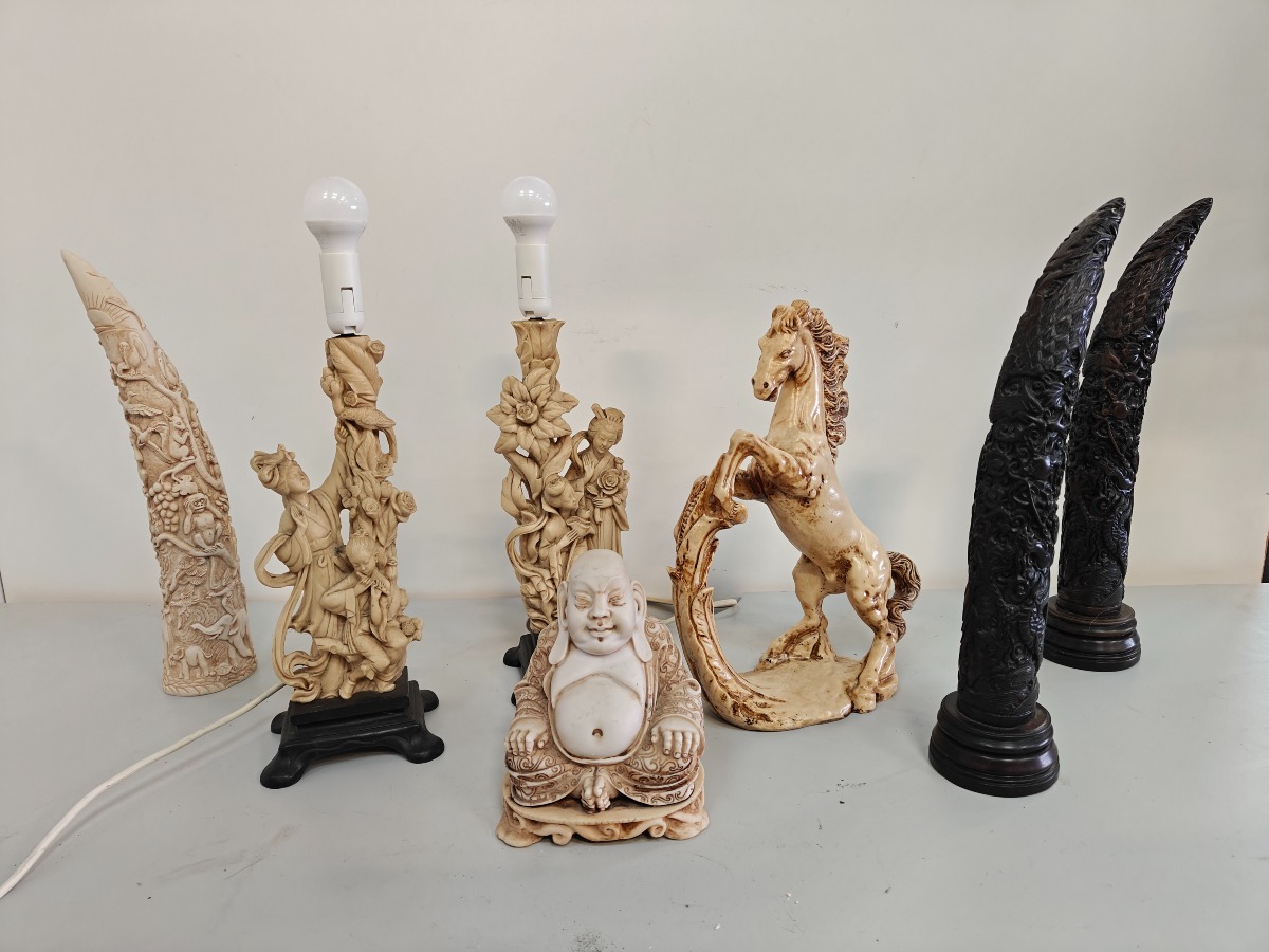 Dekorationsgenstande af støbt materiale (7)