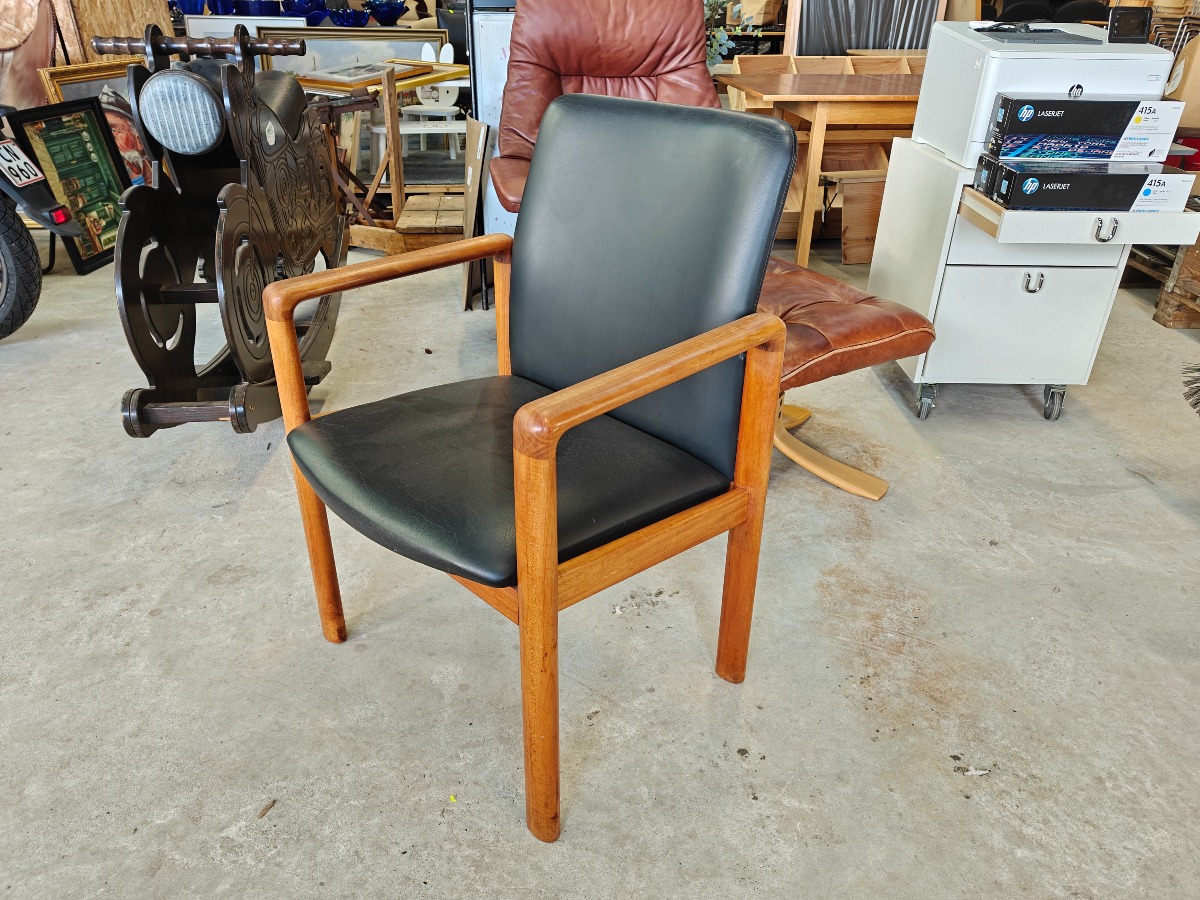 Schou Andersen armstol af teak