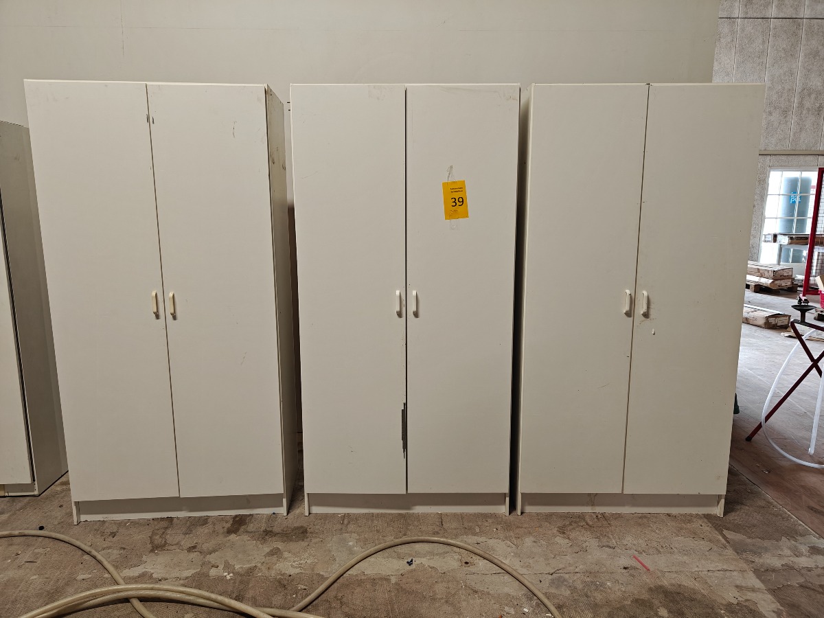 3 klædeskabe i hvid laminat