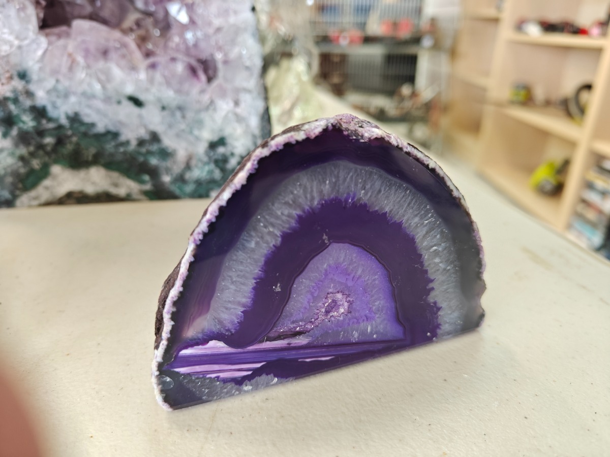 Snit af ametyst geode