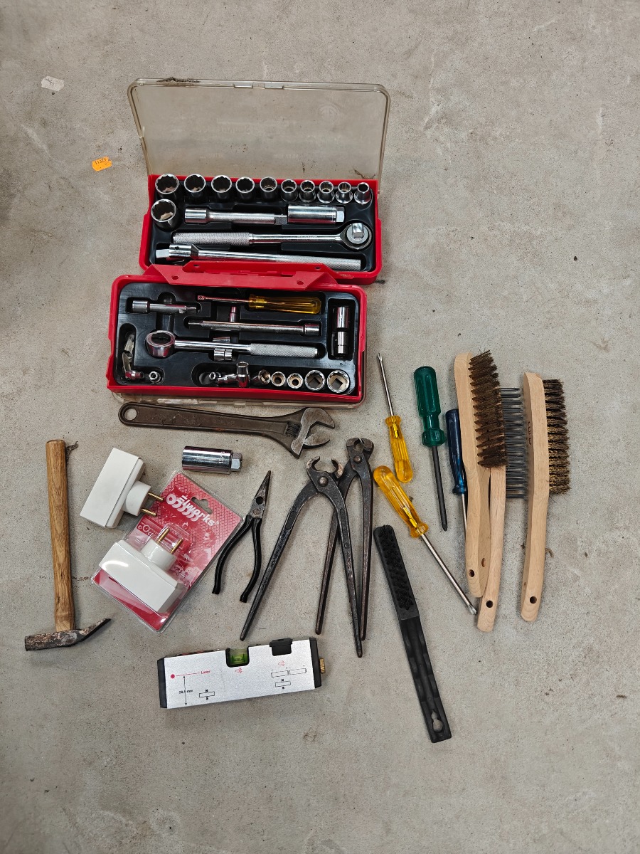 2 topnøglesæt, stålbørster + div.