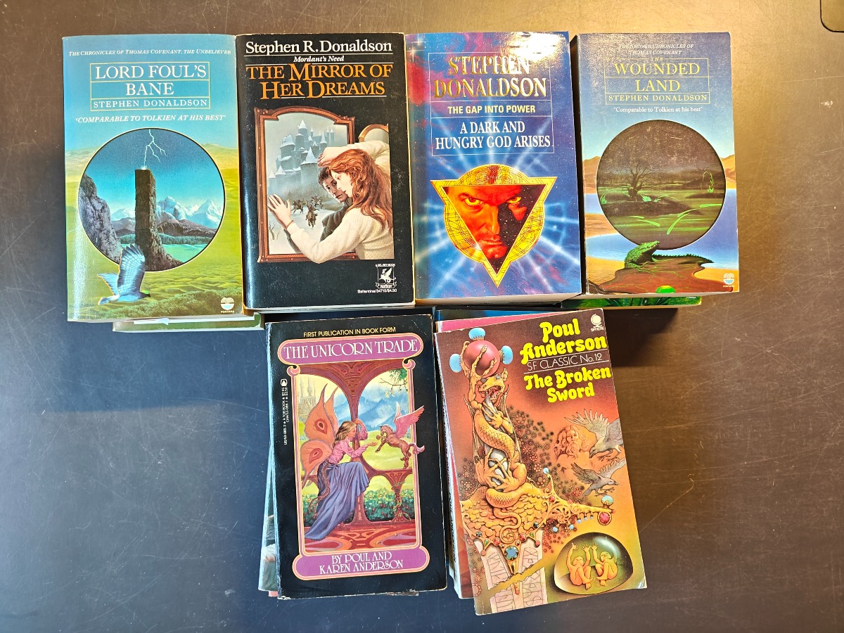 Fantasy og Sci-fi romaner (22)