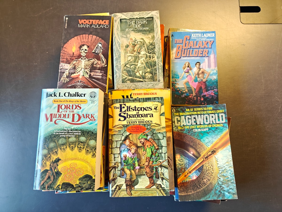 Fantasy og Sci-fi romaner (43)