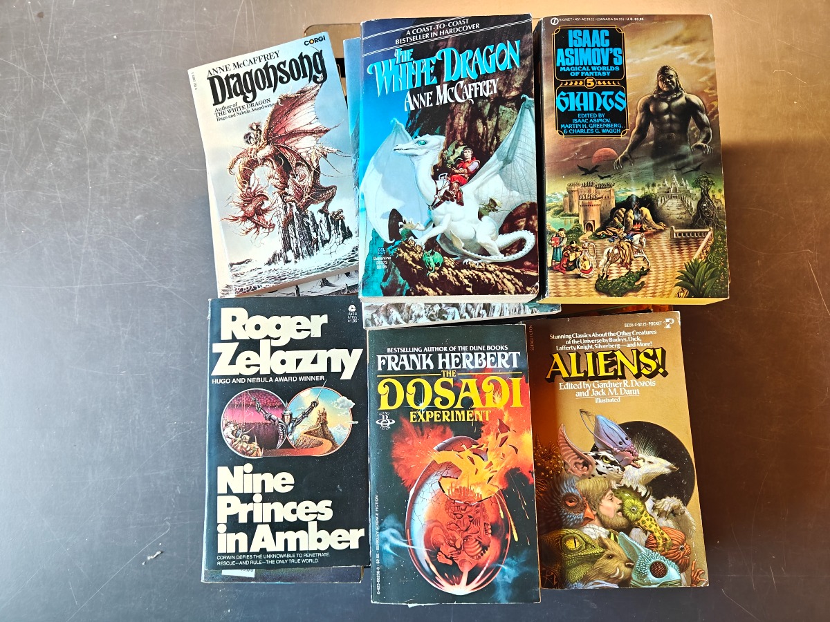 Fantasy og Sci-fi romaner (46)