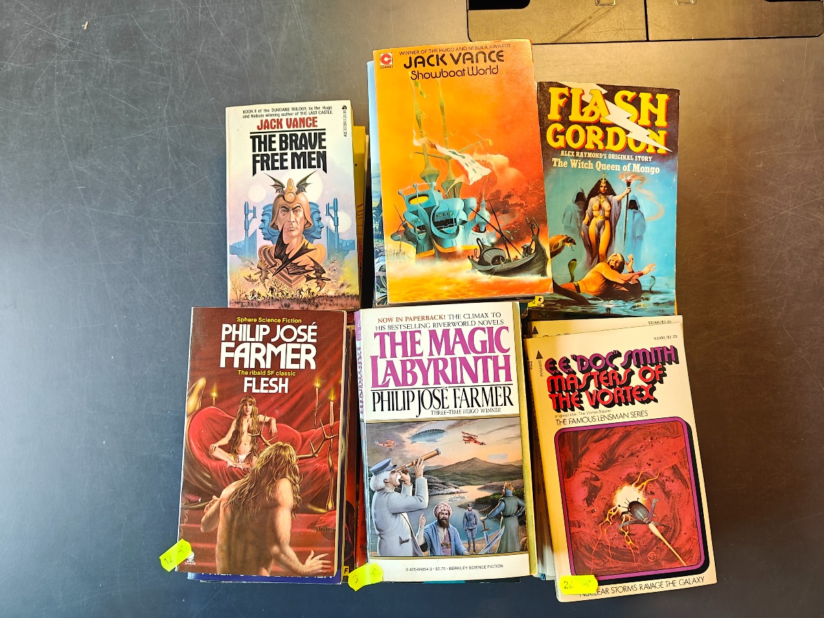 Fantasy og Sci-fi romaner (40)