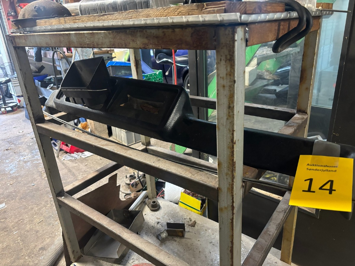 Instrumentbræt Vauxhall passer til Kadett C OK stand