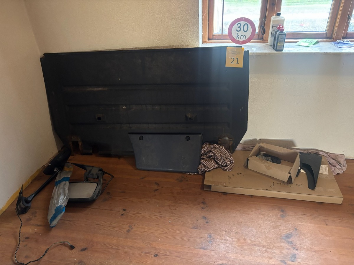 Mercedes sprinter 1. Generation diverse dele inkl. Forrude (står i Container) 