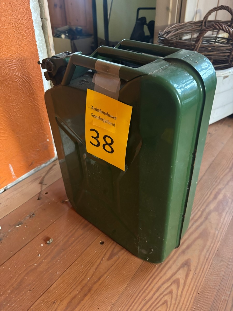 Jerry can benzin dunk