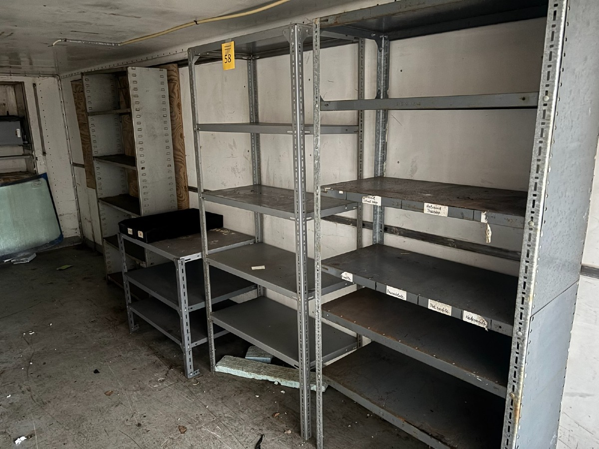 Diverse værksteds reoler, mm