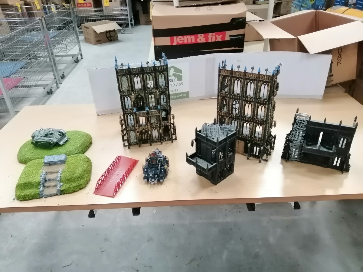 Stor samling af warhammer udstyr, mm