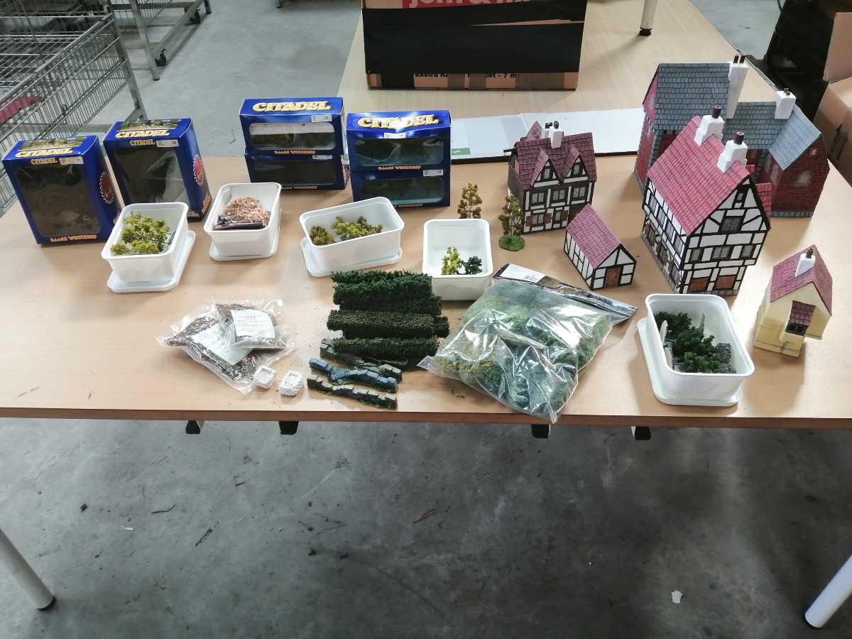 Stor samling af warhammer udstyr, mm