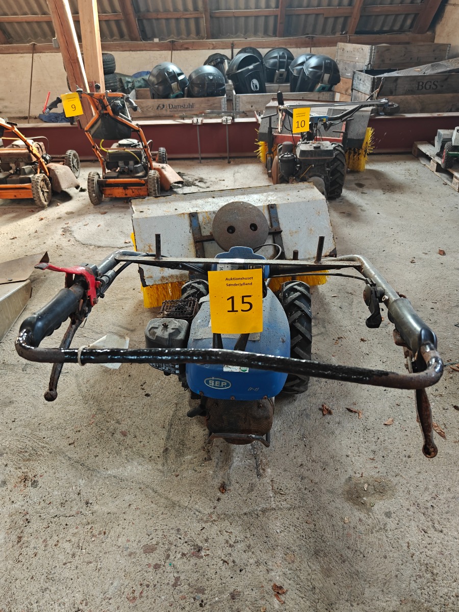 SEP redskabsbærer med fejekost