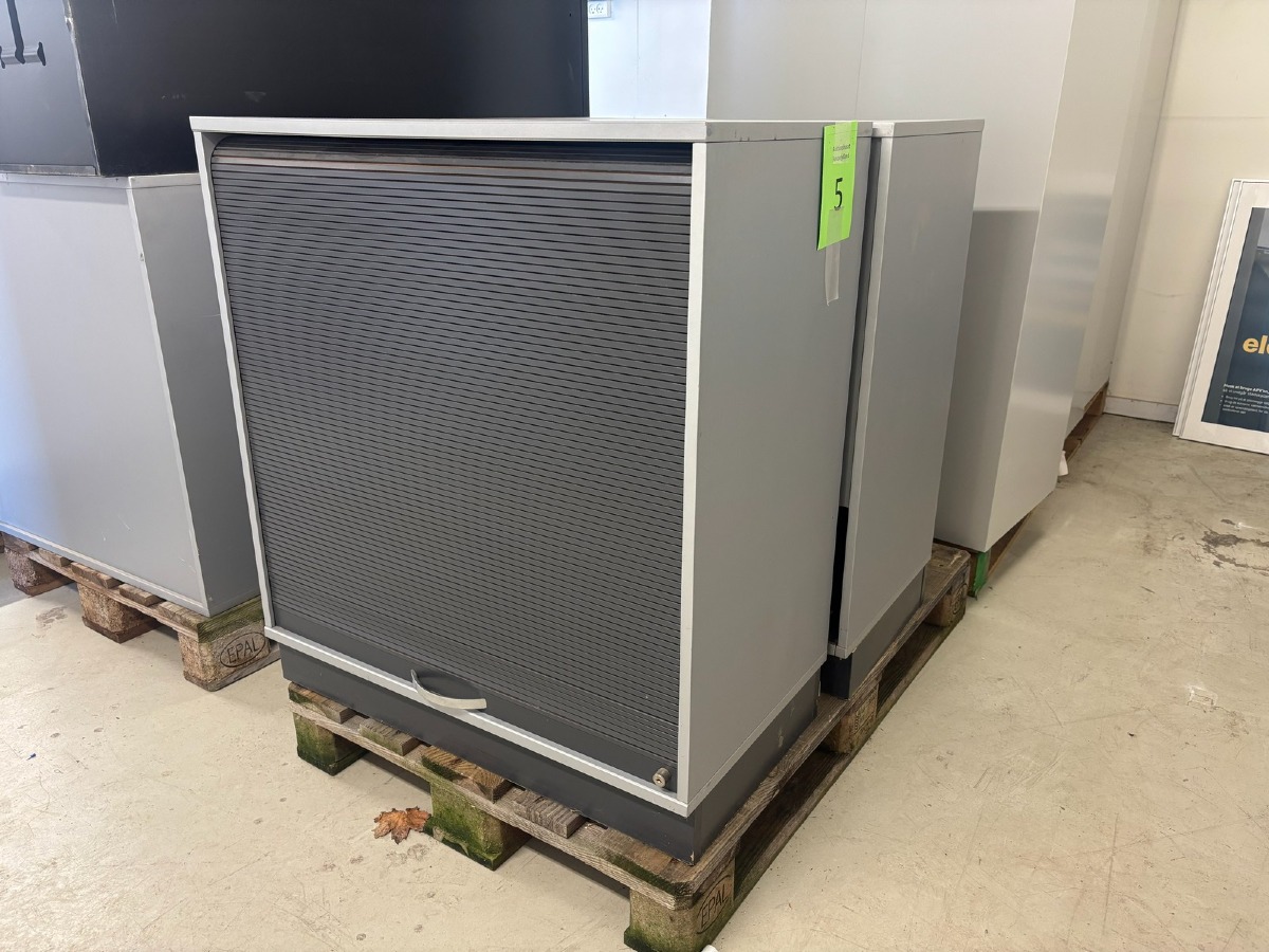 2 stk. jalousiskabe i grå – kontorskabe med rullelåge