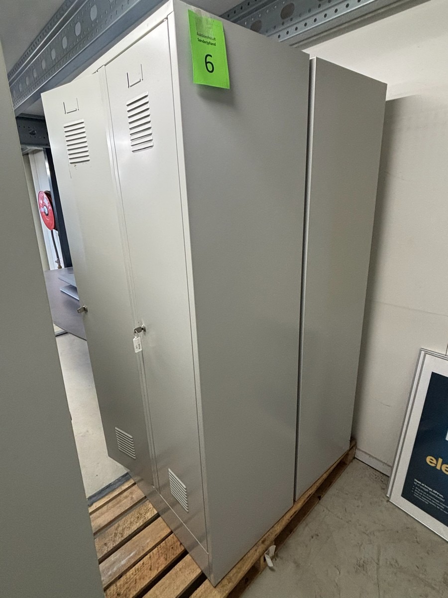 3 stk. garderobeskabe i metal – grå (2 med nøgler)