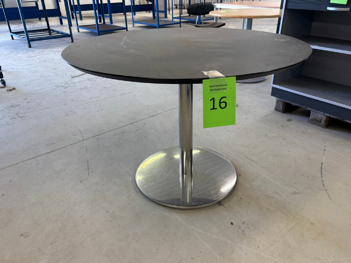 Rundt mødebord / cafebord – sort bordplade – krom søjlefod
