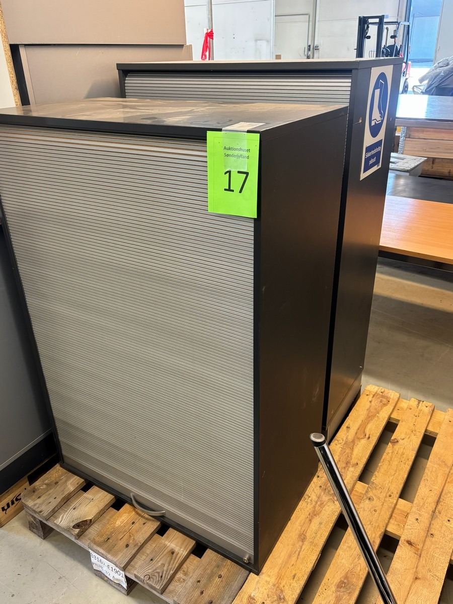 2 stk. jalousiskabe i sort/grå – kontorskabe med rullelåge