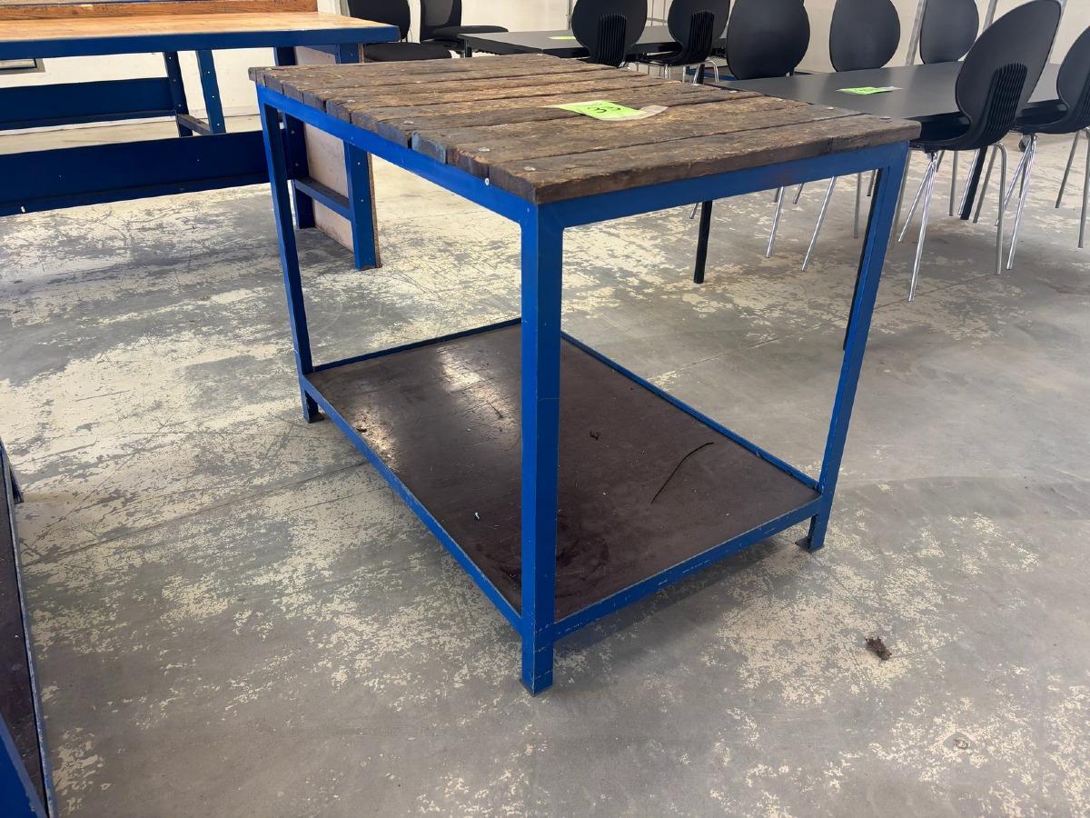 Arbejdsbord / værkstedsbord med underhylde