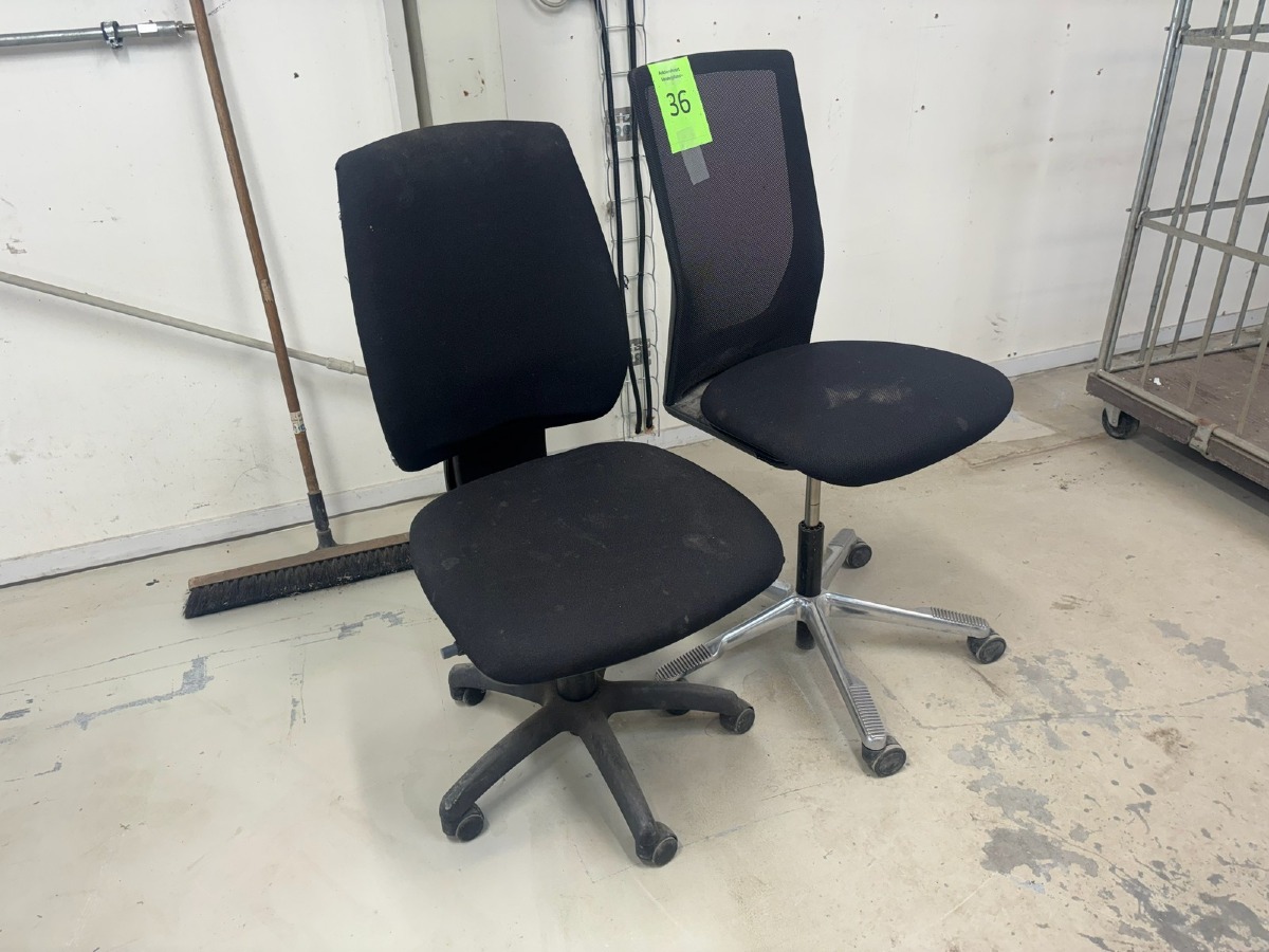 2 stk. kontorstole med hjul