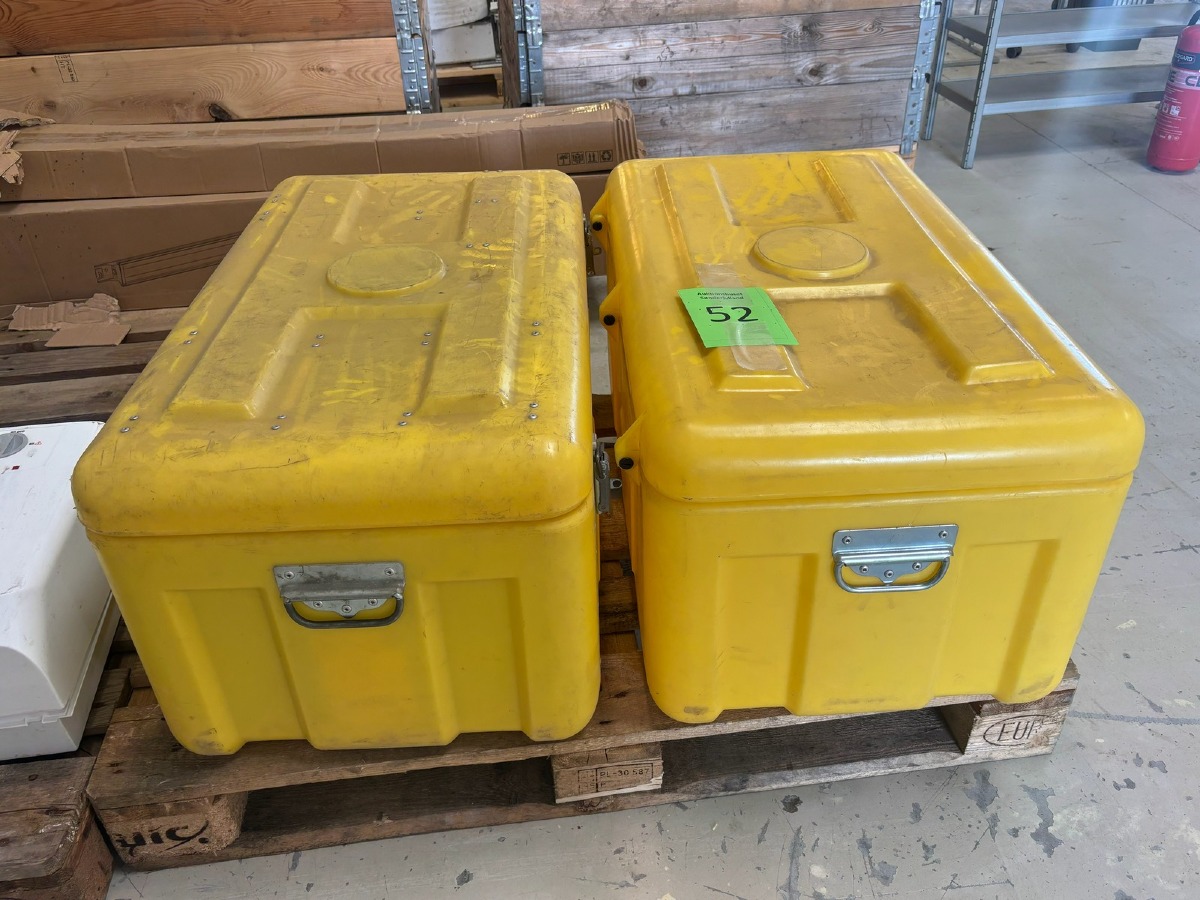 2 stk. kraftige opbevaringskasser i plast