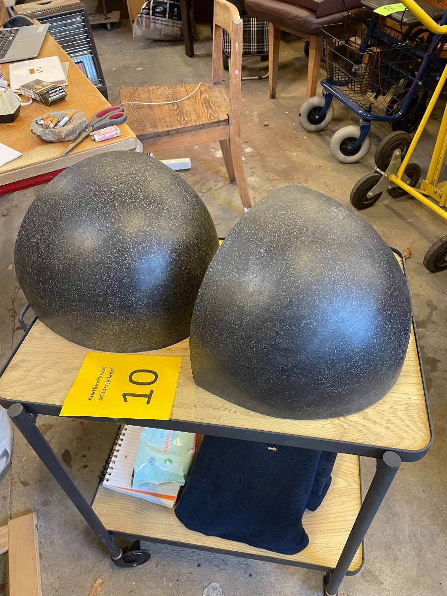 Par væghængte olielamper 