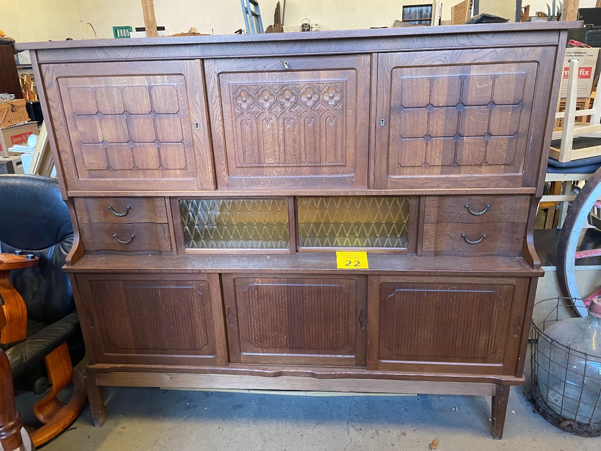 Dækketøjsskab af eg 