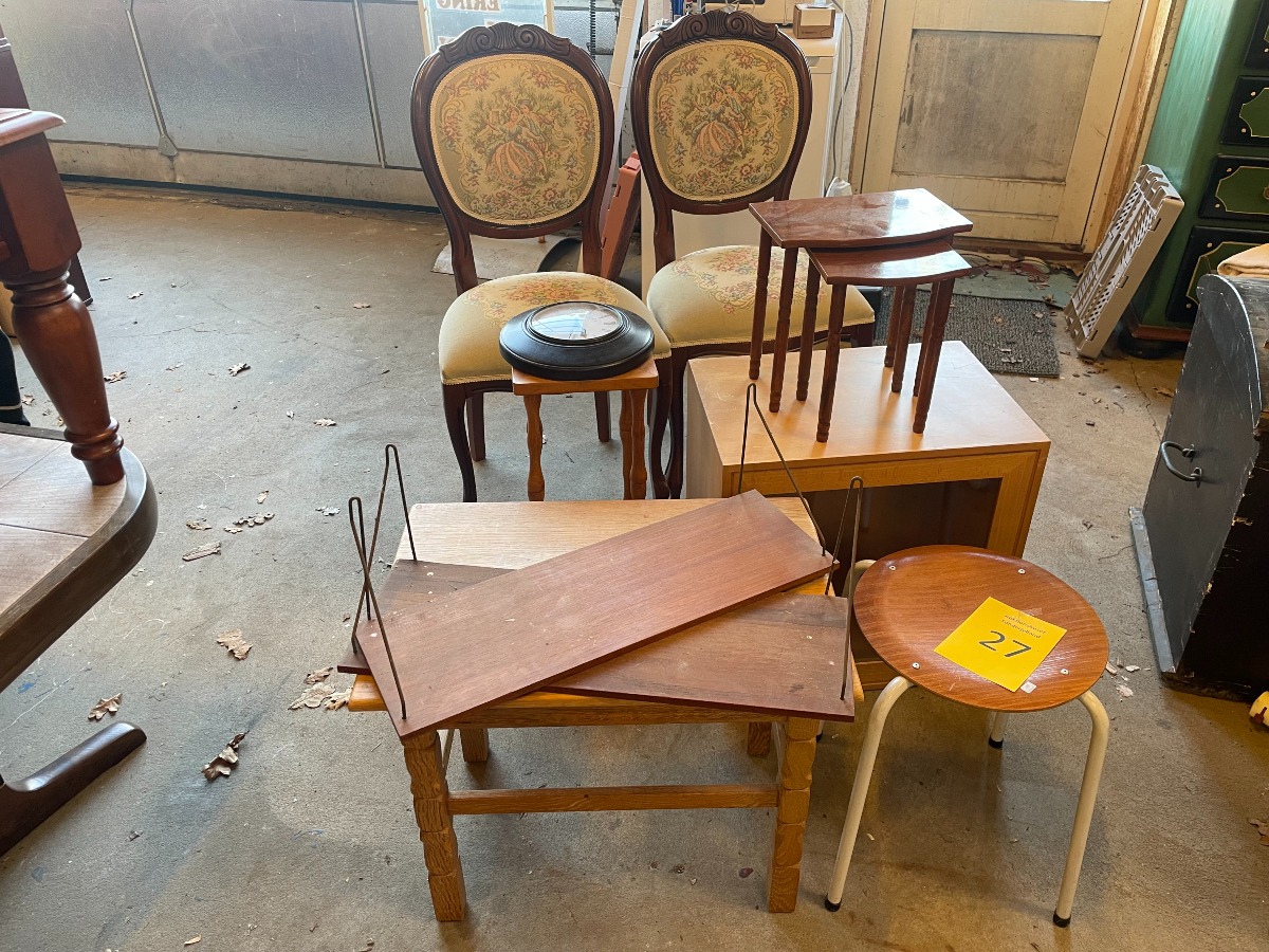 10 dele små møbler i forskellige træsorter