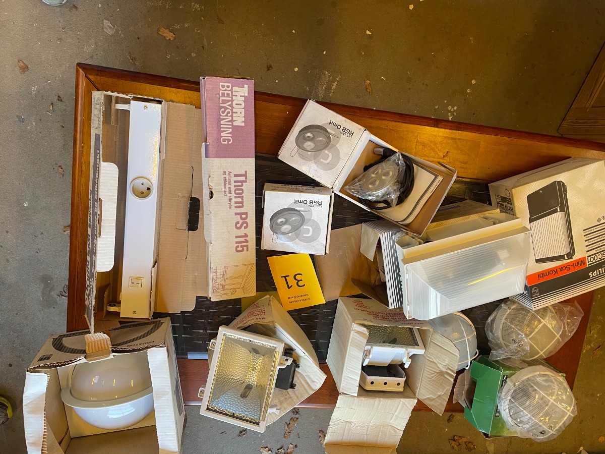 13 diverse udendørs / arbejdslamper