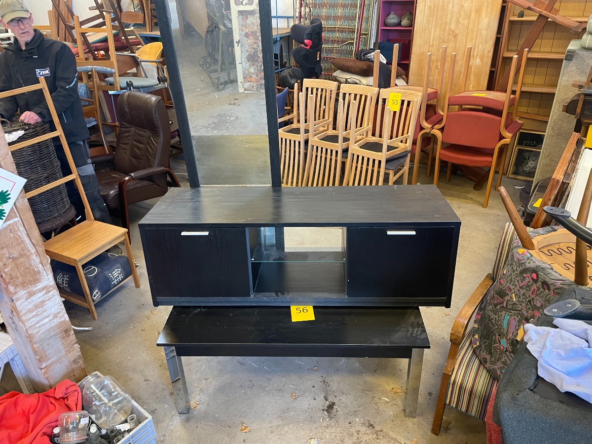 3 møbler af sortmalet træ 