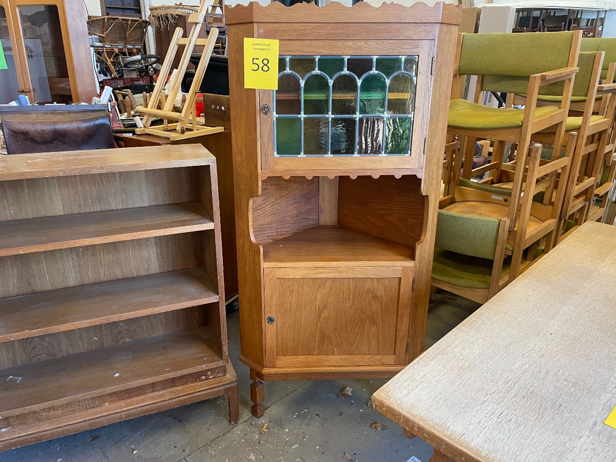 2 møbler af egetræ 