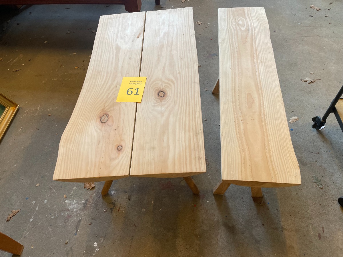 2 hjemmelavede sideborde af fyr