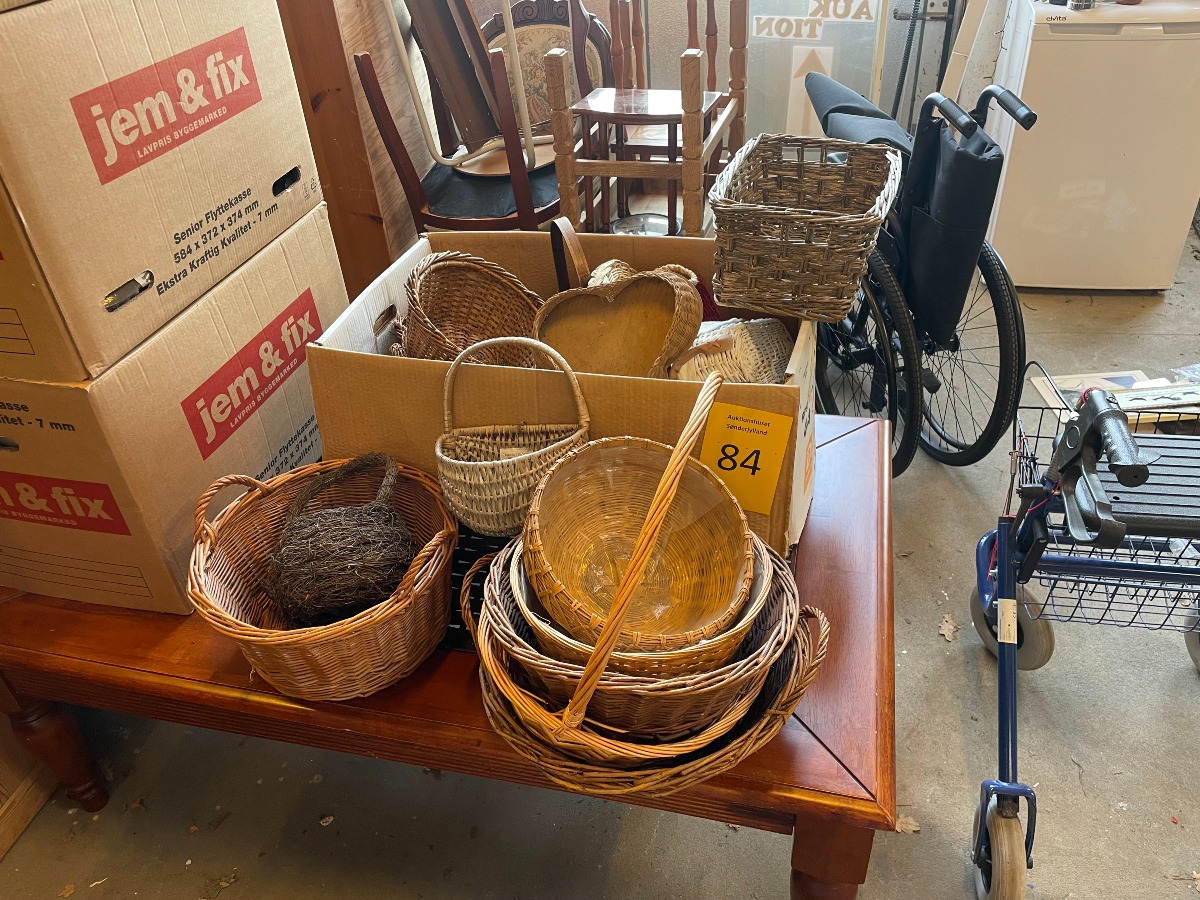 Kasse med flettede kurve