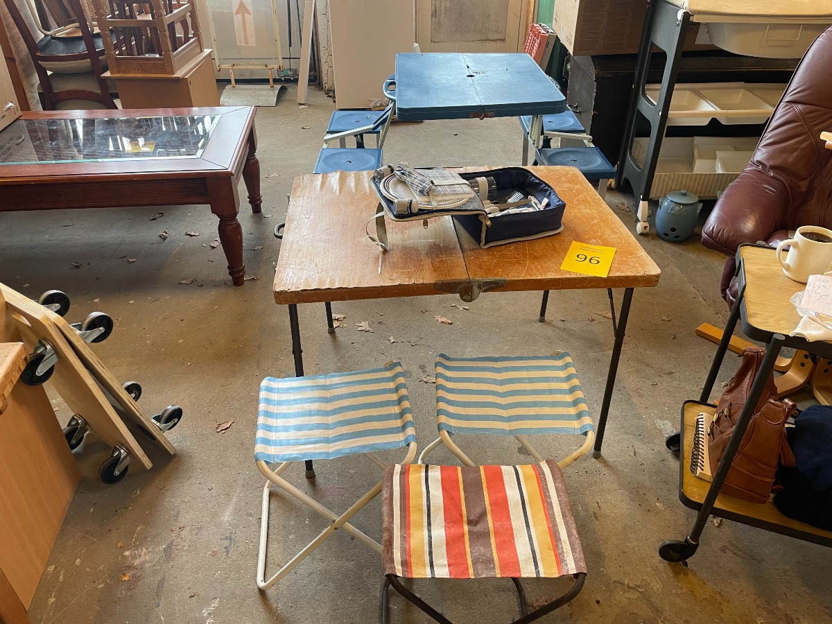 2 camping sæt samt 1 kurv med service til 2 