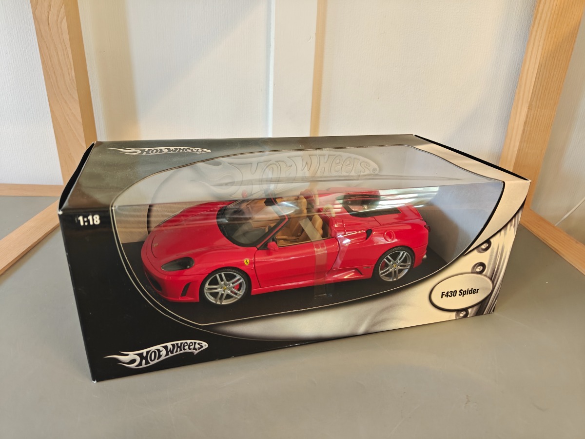 Hot Wheels model af Ferrari F430 Spider 1:18