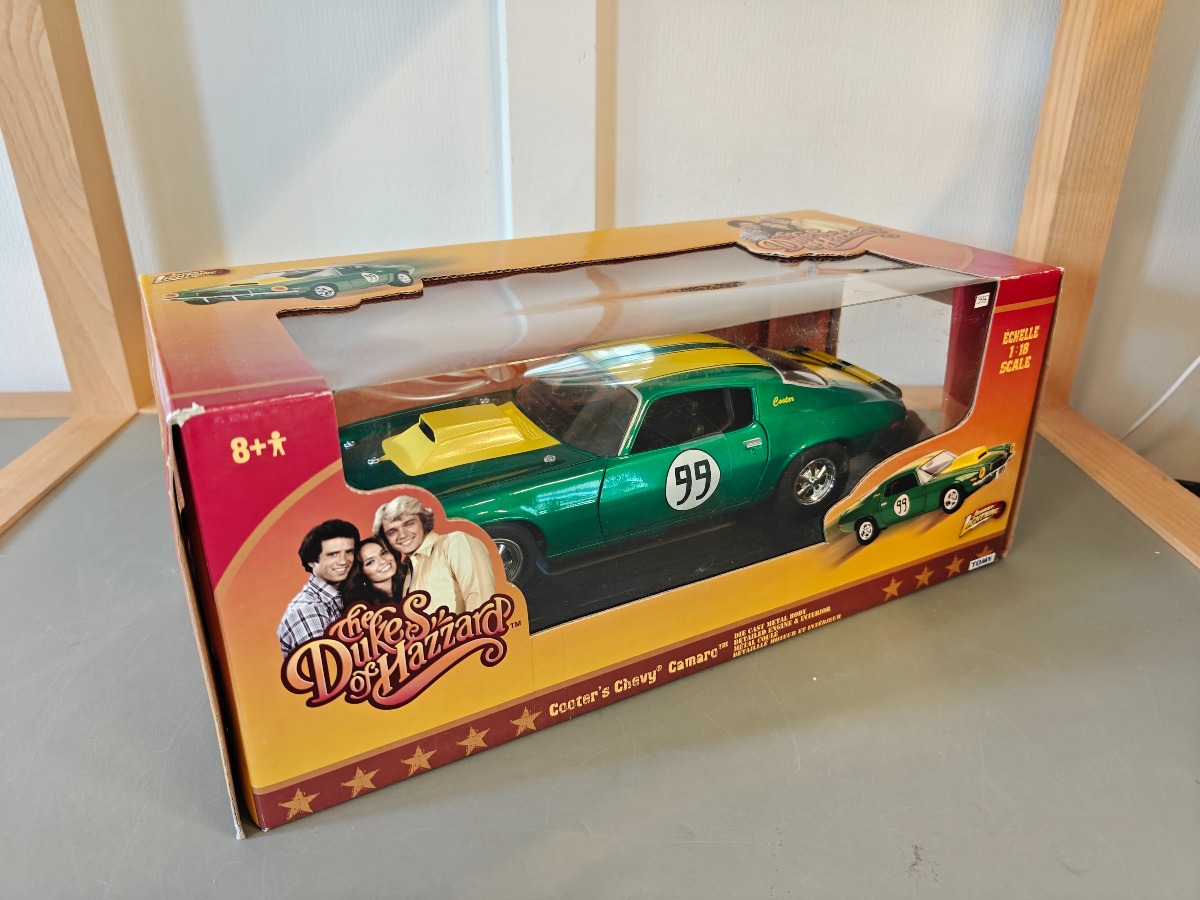 Johnny Lightning model af Cooters 1970 Chevrolet Camaro fra TV-serien The Dukes of Hazzard 1:18