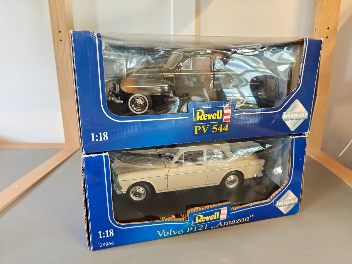 Revell modeller af Volvo PV 544 og P121 1:18