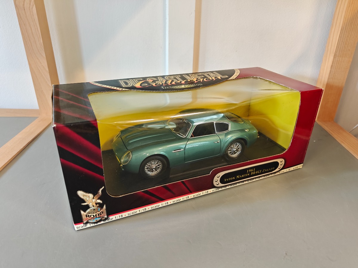 Road Signature model af Aston Martin DB4GT 1961 1:18