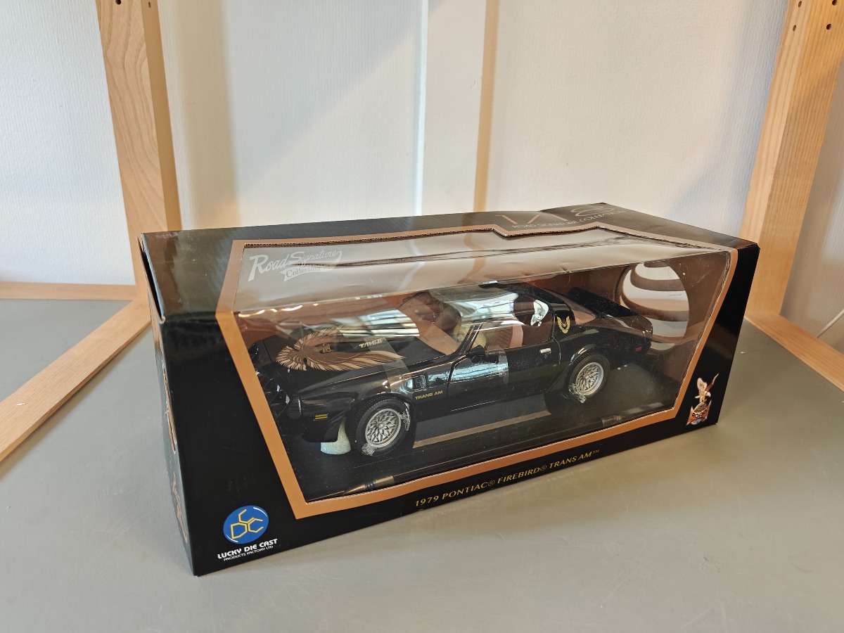 Road Signature model af Pontiac Firebird Trans Am 1:18