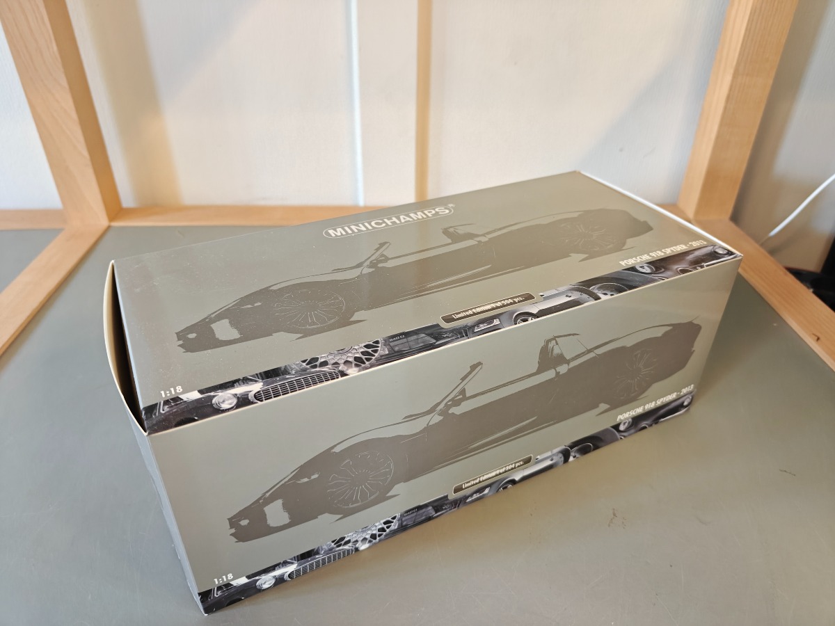 Minichamps model af Porsche 918 Spyder 2013 1:18