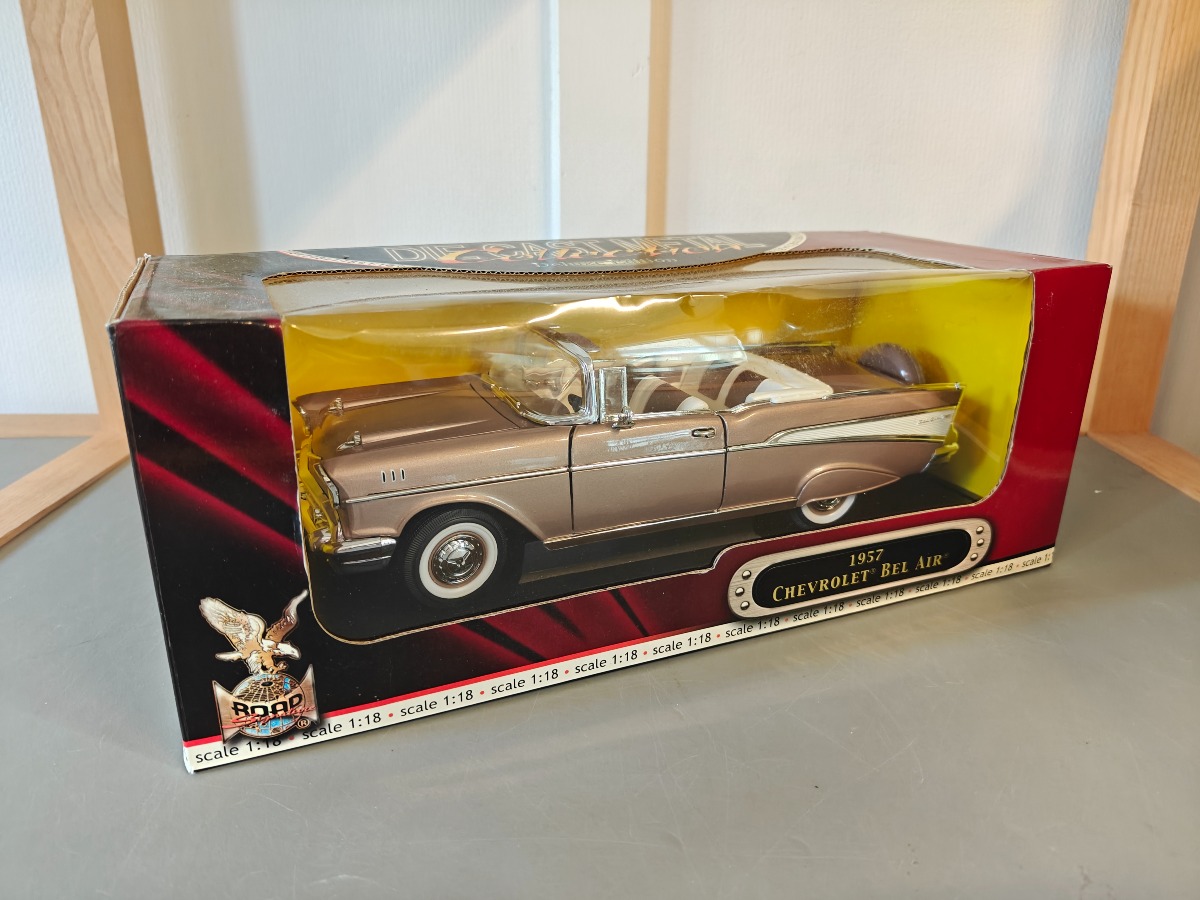 Road Signature model af Chevrolet Bel Air 1957 Cab. 1:18