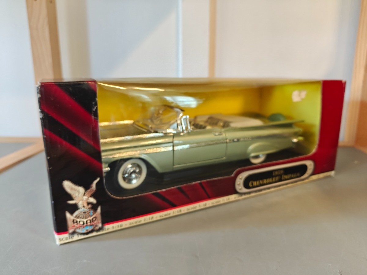 Road Signature model af Chevrolet Impala Convertible 1959 1:18