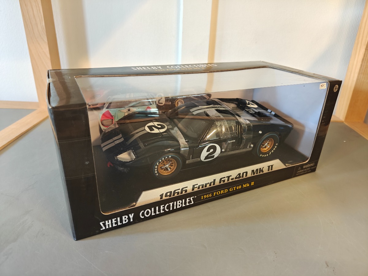Shelby Collevtibles model af Ford GT40 Mk. II 1966 1:18
