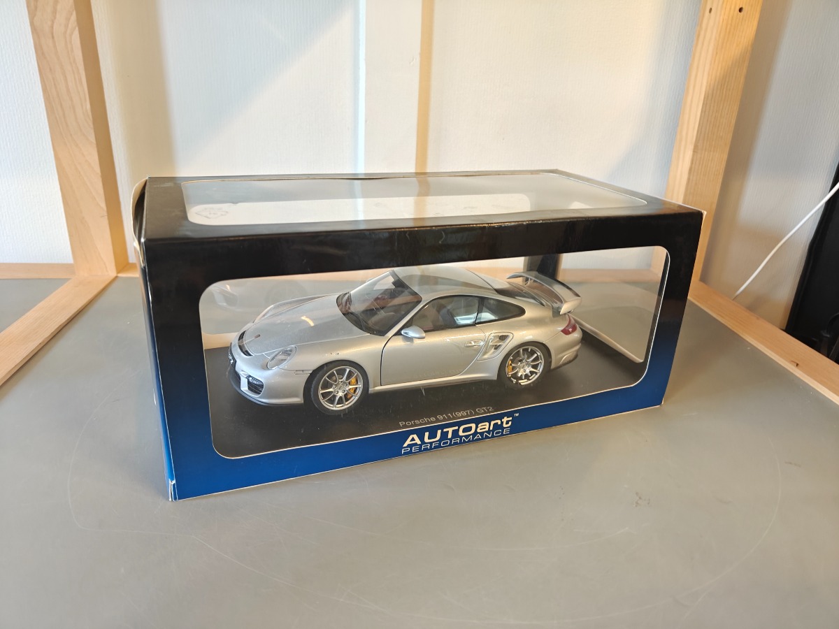 AutoArt model af Porsche 911(997) GT2 1:18