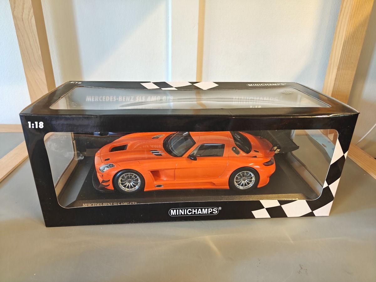 Minichamps model af Mercedes Benz SLS AMG GT3 1:18